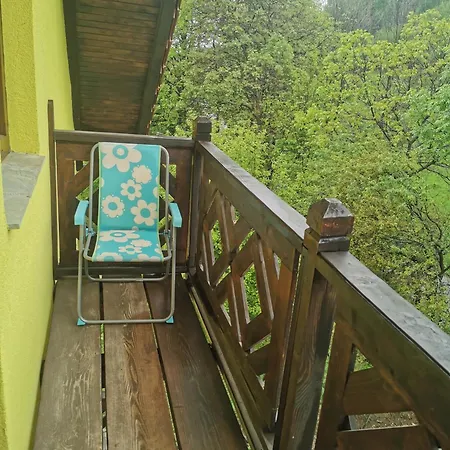 Yellow House Guest house *